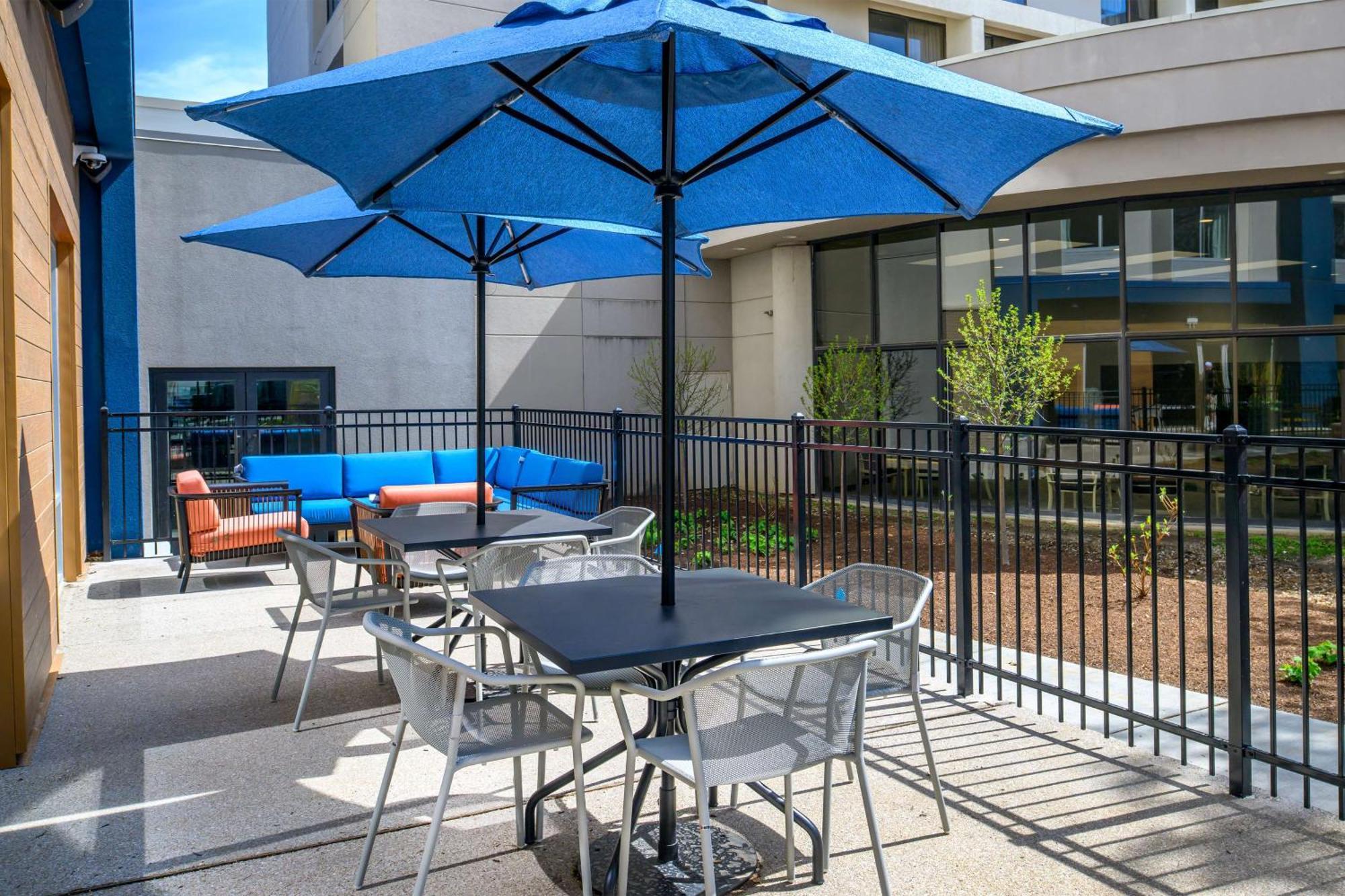 Hampton Inn By Hilton St Louis Airport Woodson Terrace Exterior photo
